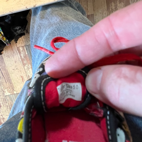 Little girl hello kitty vans size 5 - Picture 4 of 5